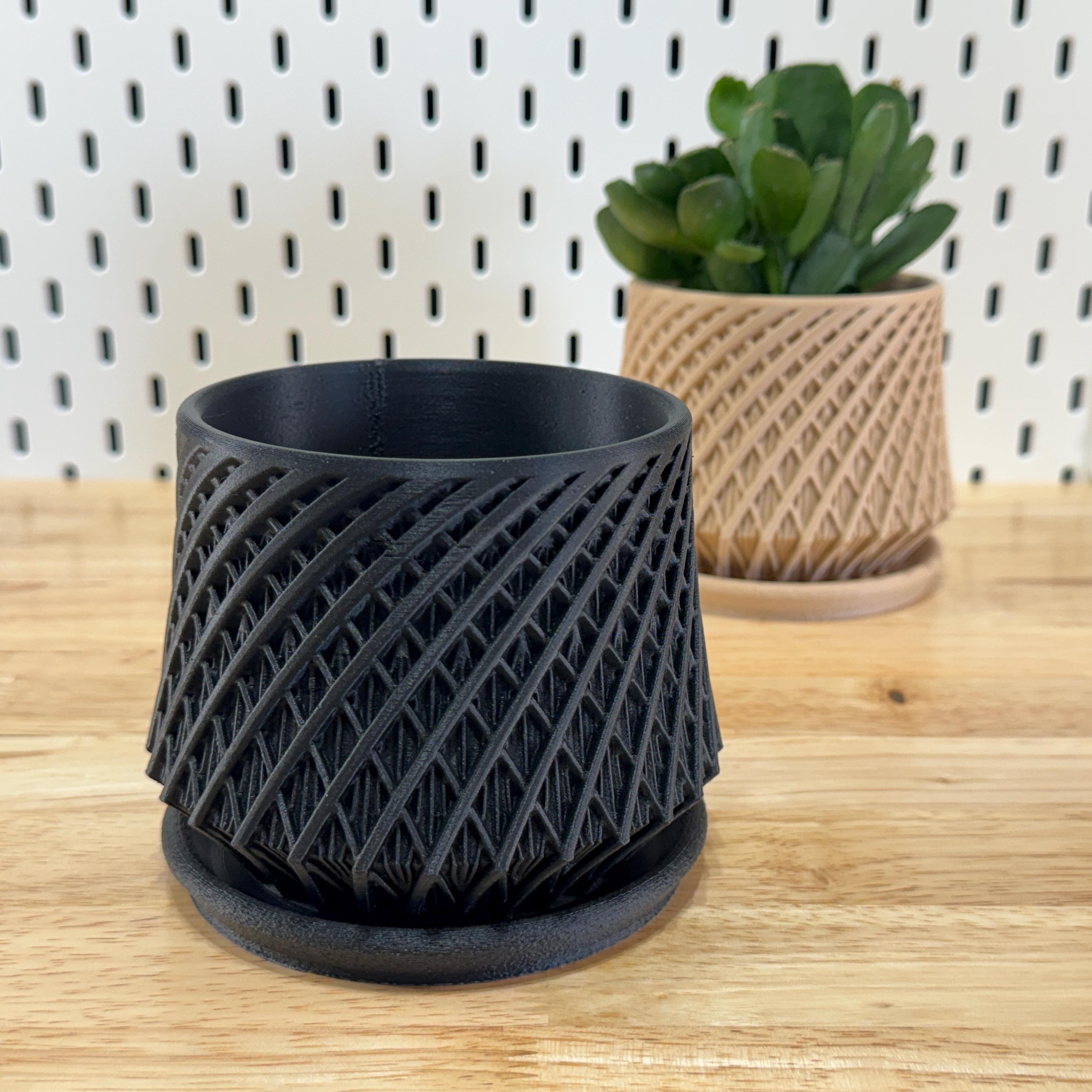 Planter, Crossing Hatch - Kairo profile