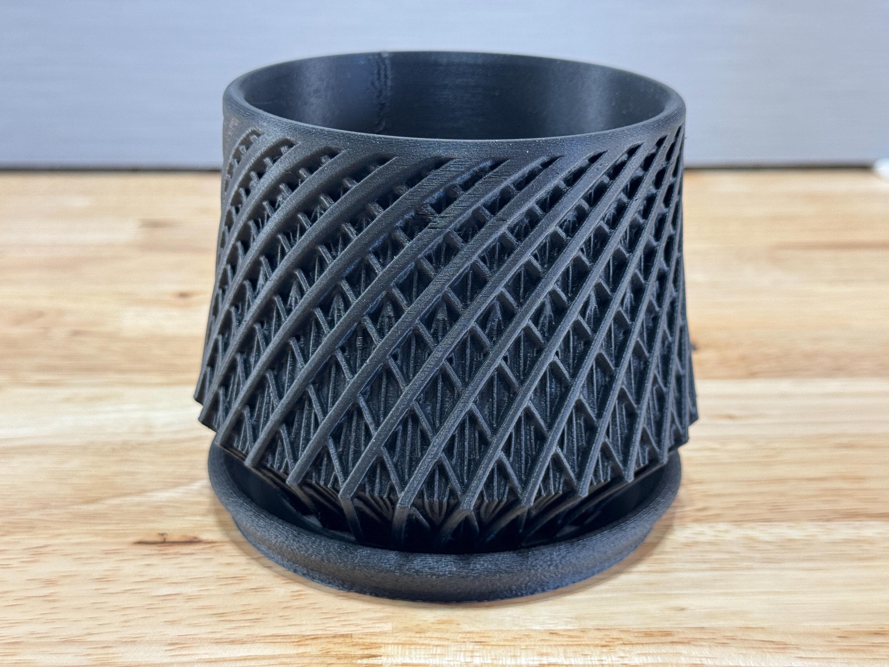 Planter, Crossing Hatch - Kairo profile